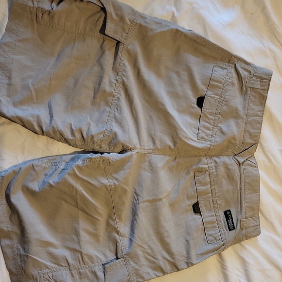 Men's Versatile Cargo Shorts in Light Tan - Picture 2 of 4